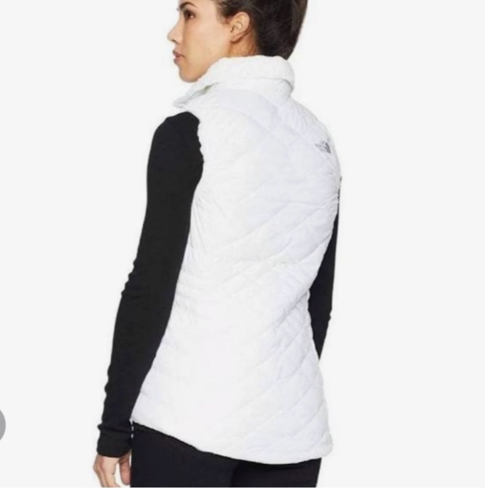The North Face “Mossbud” Insulated Reversible Vest – TNF White (Size M) - Picture 7 of 15